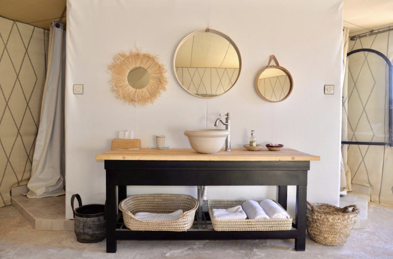 Madu luxury camp bathroom